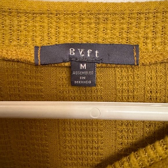 Mustard colored sweater, banded bottom, size S - Picture 3 of 3